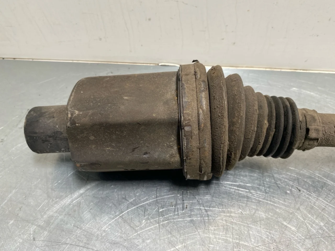 Mercedes EQC 2020- Front right driveshaft view 3