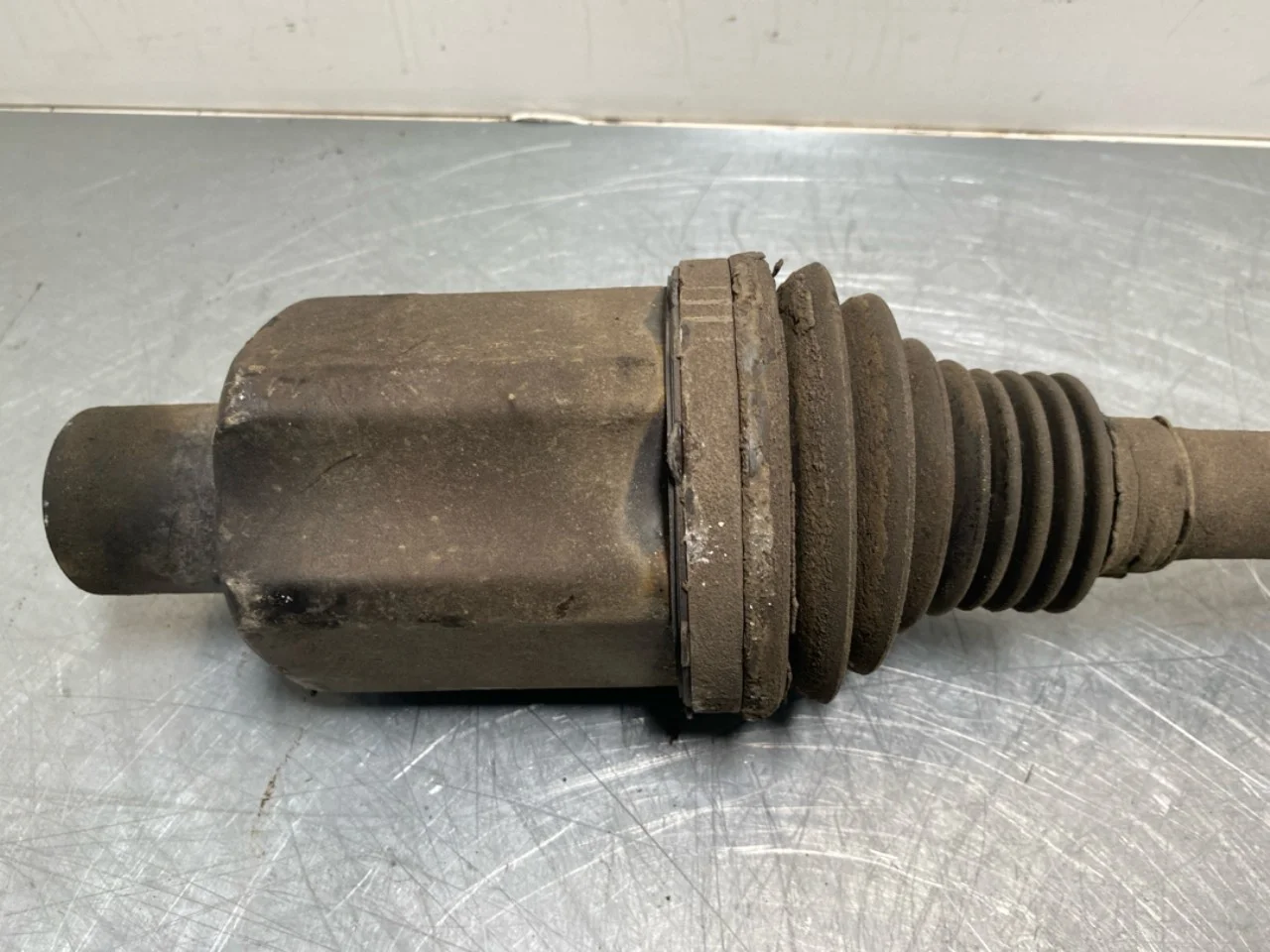 Mercedes EQC 2020- Front left driveshaft view 3