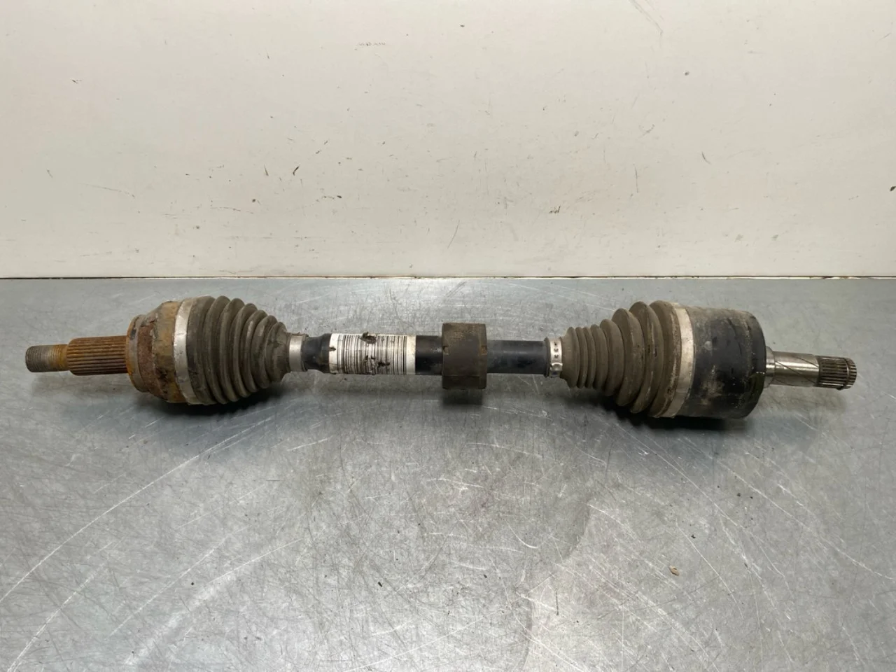 Jaguar I-PACE 2018- Front right driveshaft view 2