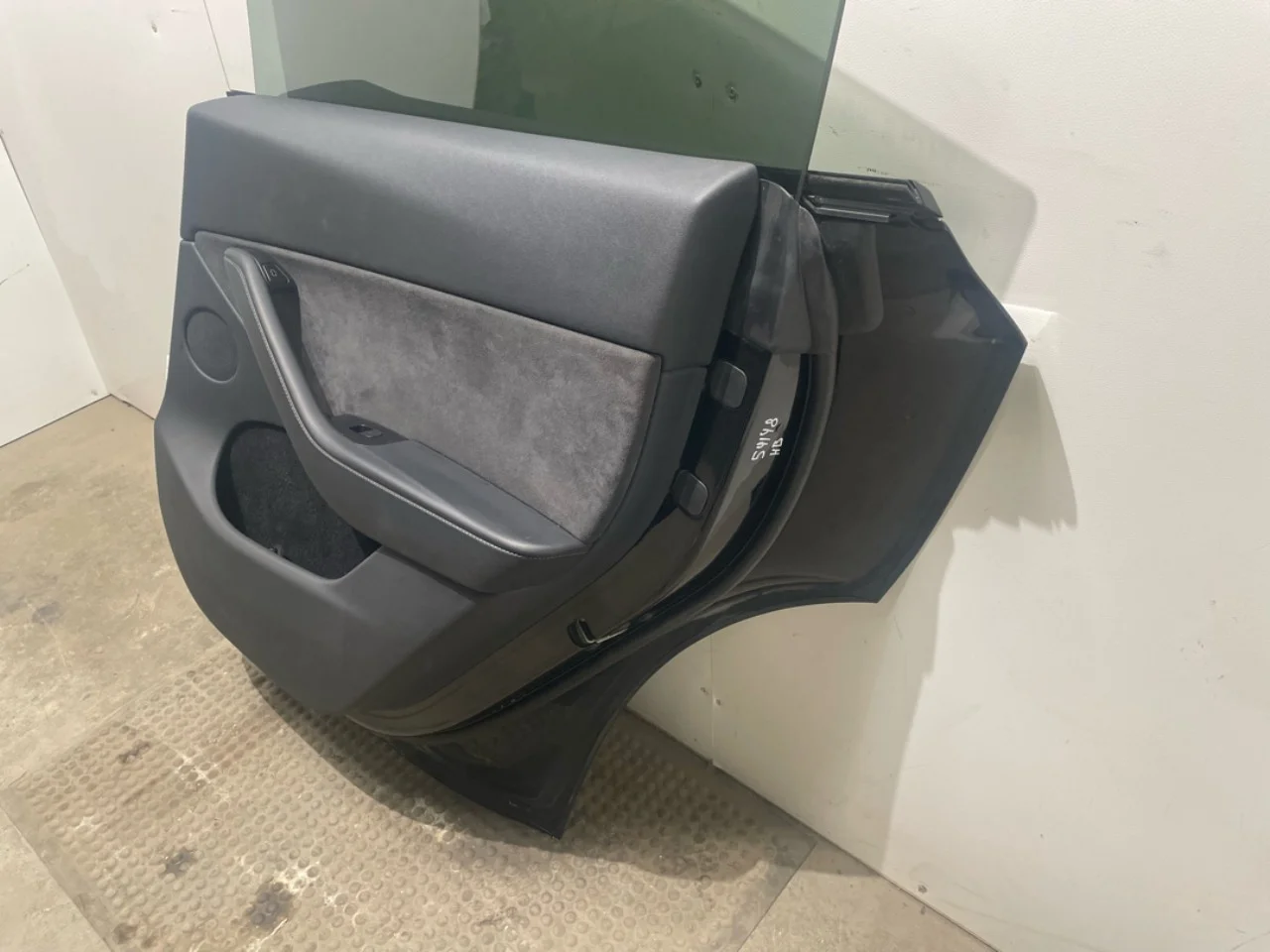 Tesla MODEL Y 2021- Ușă, 4 uși, spate dreapta vedere 3