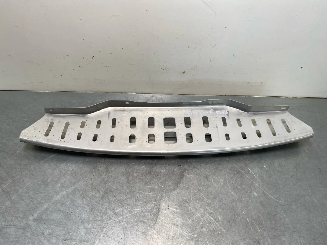 Tesla MODEL Y 2021- Upper front panel view 2