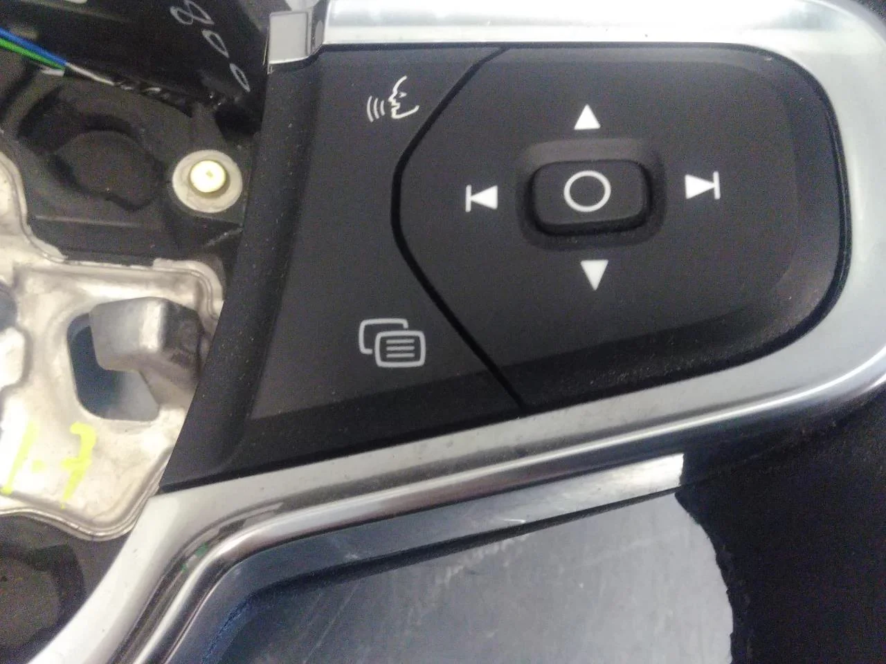Volvo C40/RECHARGE 2021-> Volan vedere 4