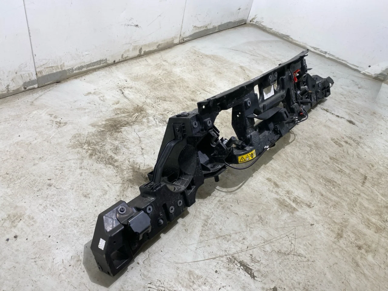 Volkswagen ID BUZZ/CARGO 2022- Upper front panel view 2