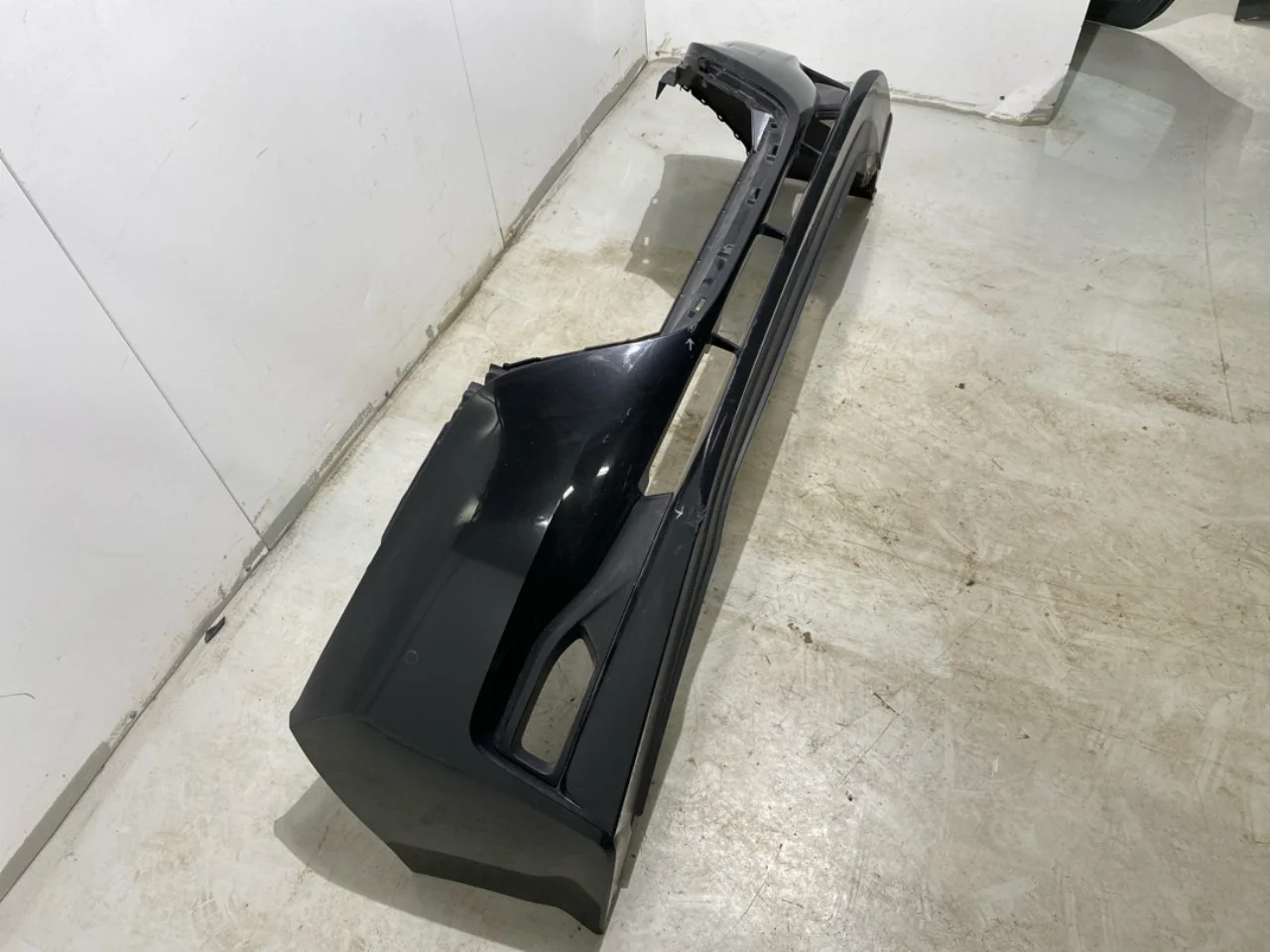 Nissan LEAF 2017-24 Front bumper view 2