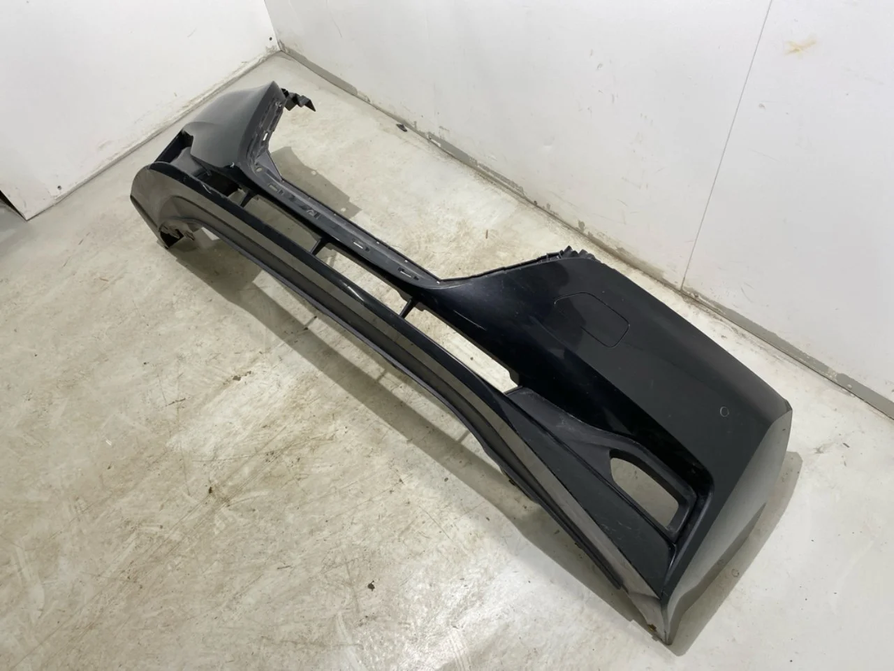 Nissan LEAF 2017-24 Front bumper view 3
