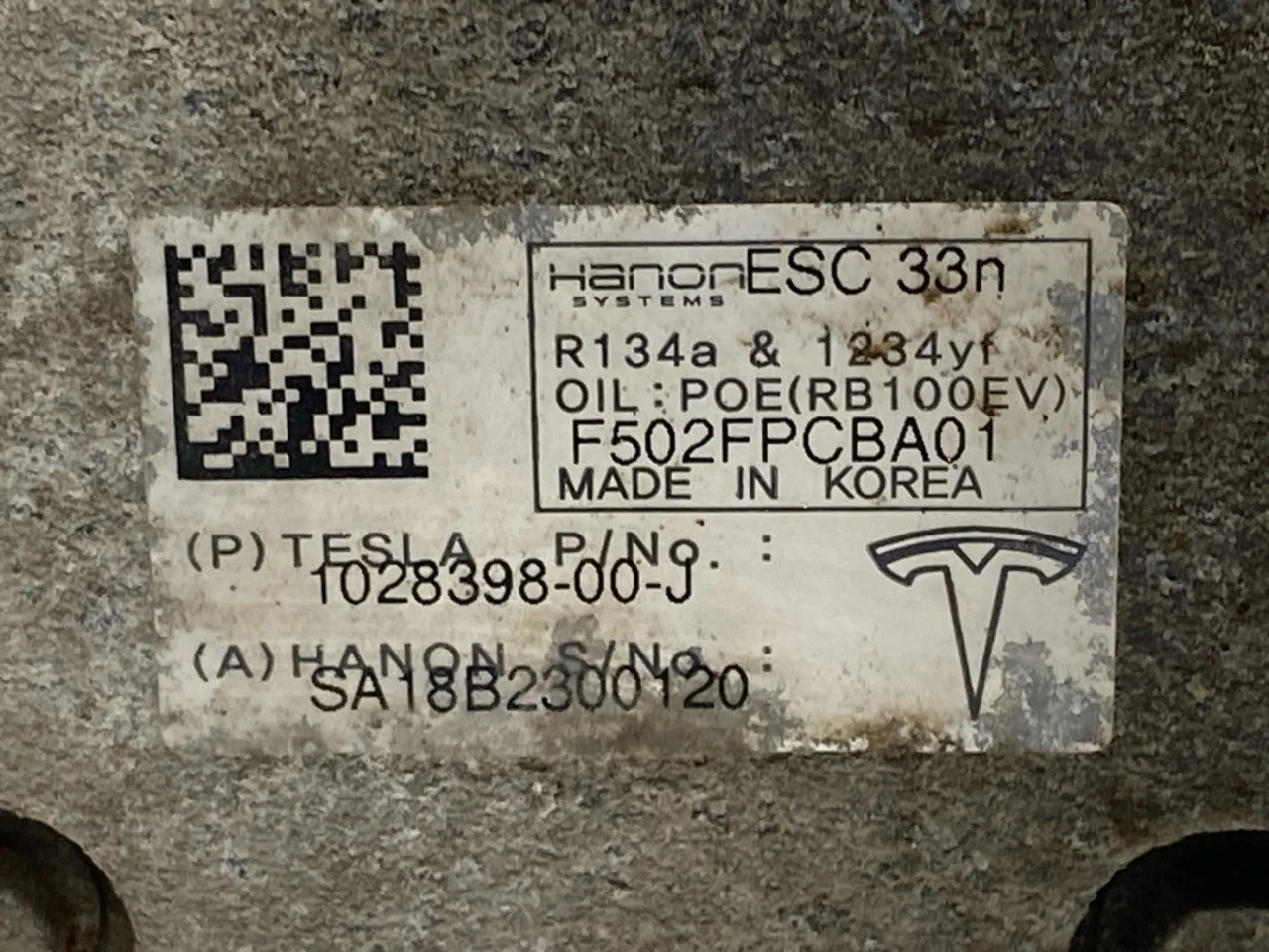 Tesla MODEL S 2013- A/C compressor view 3
