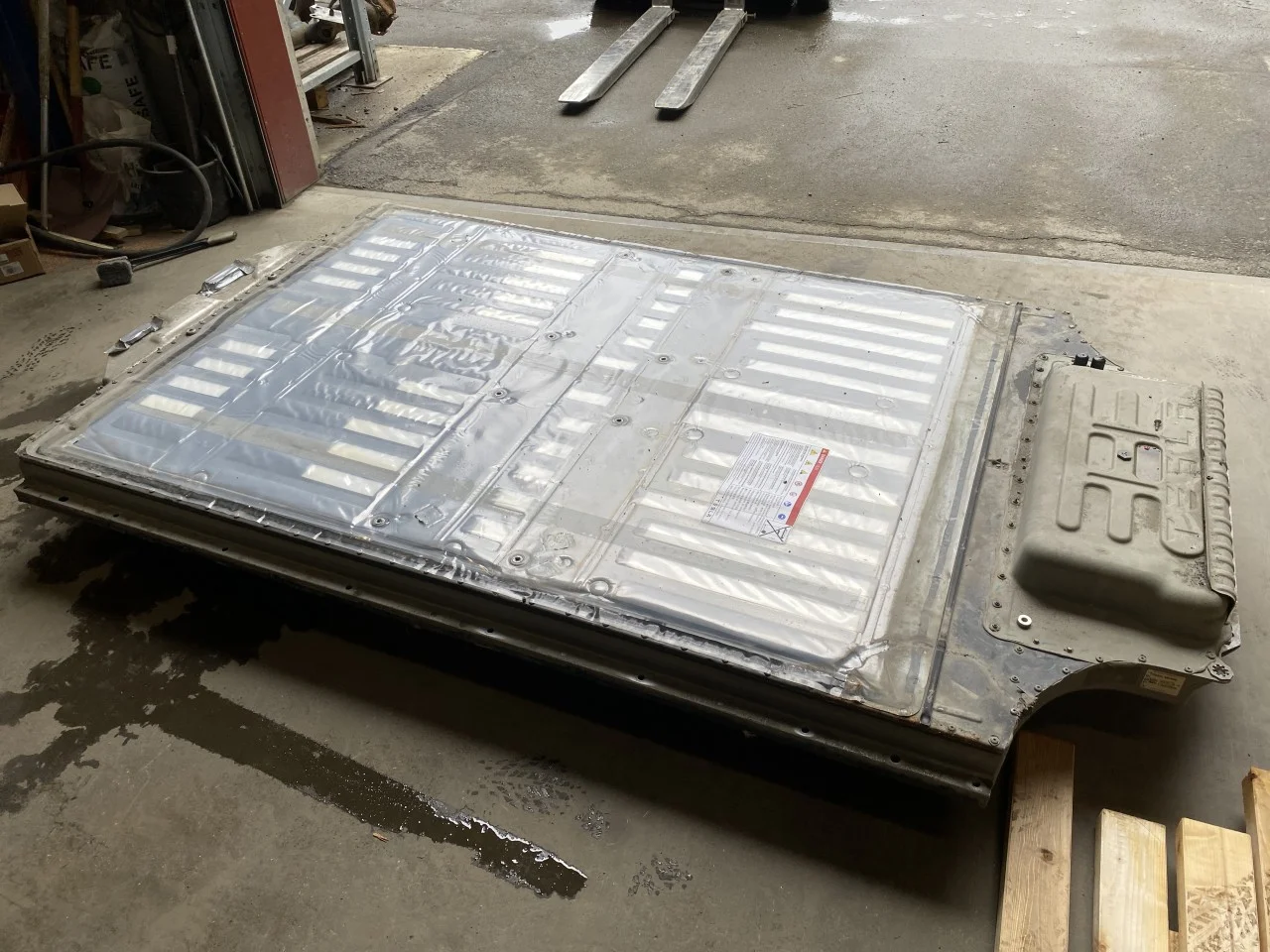 Tesla MODEL S 2013- High-voltage battery view 3