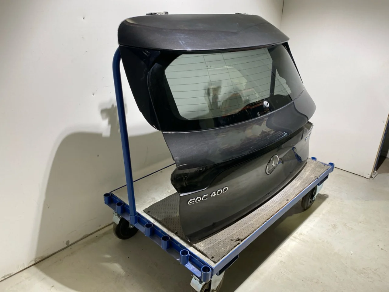 Mercedes EQC 2020- Tailgate, estate view 2