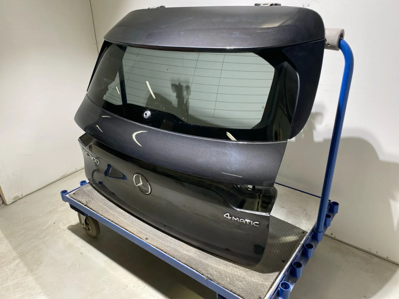 Mercedes EQC 2020- Tailgate, estate view 3