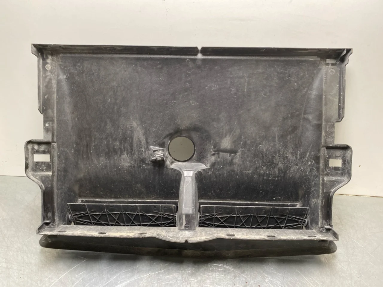 Tesla MODEL Y 2021- Hűtőventilátor-ház / hűtőburkolat nézet 2