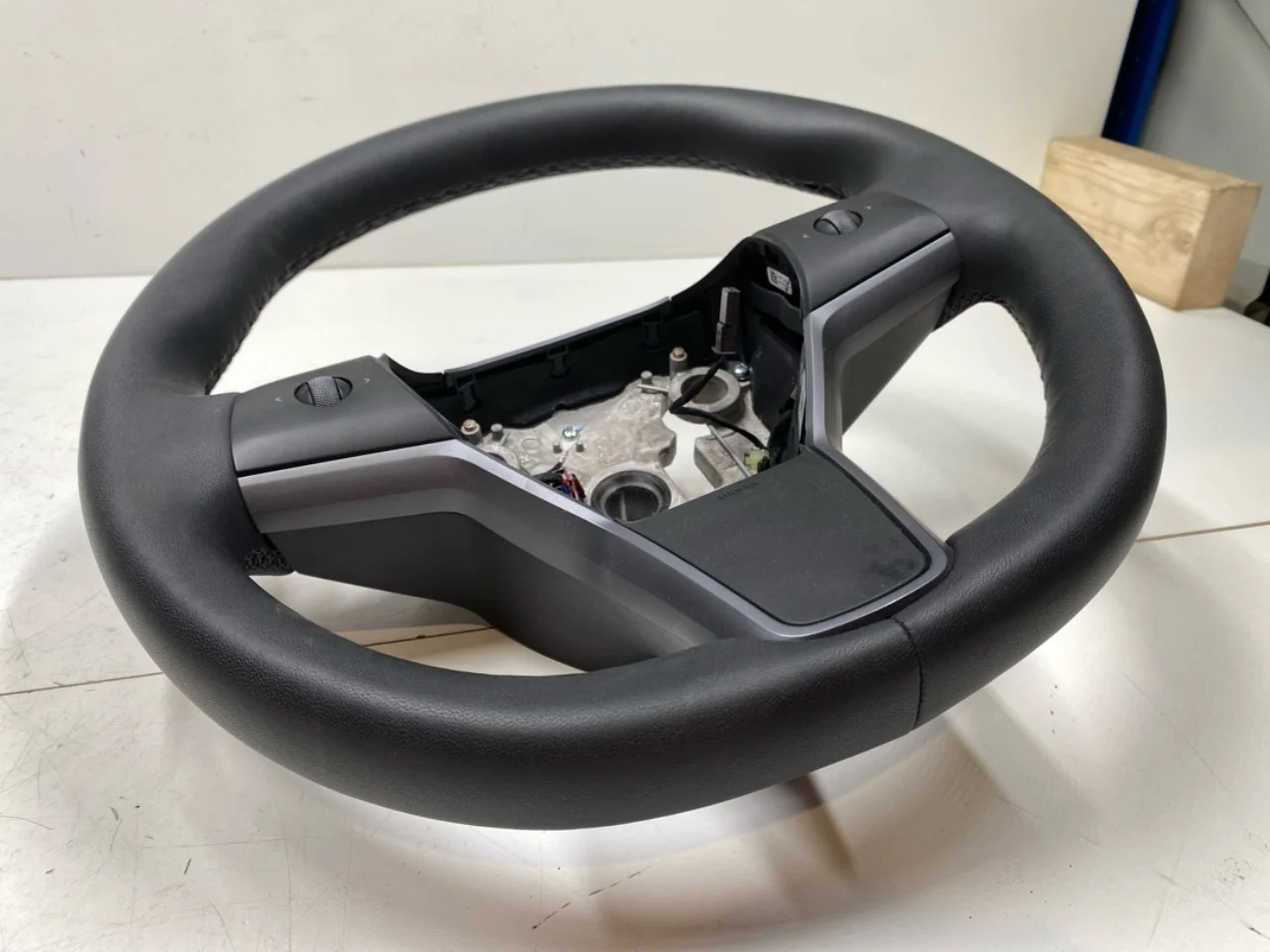 Tesla MODEL Y 2021- Kormánykerék