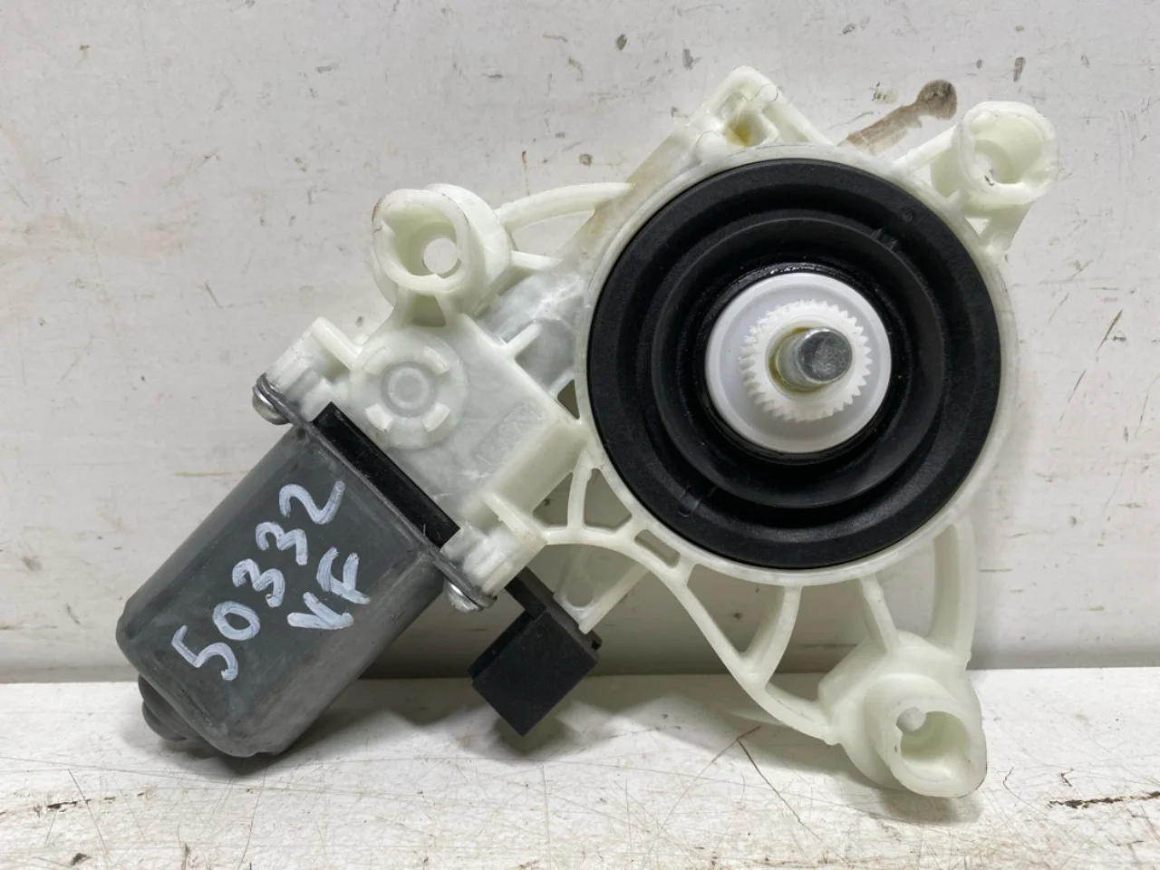 Mercedes EQC 2020- Ablakemelő motor nézet 2