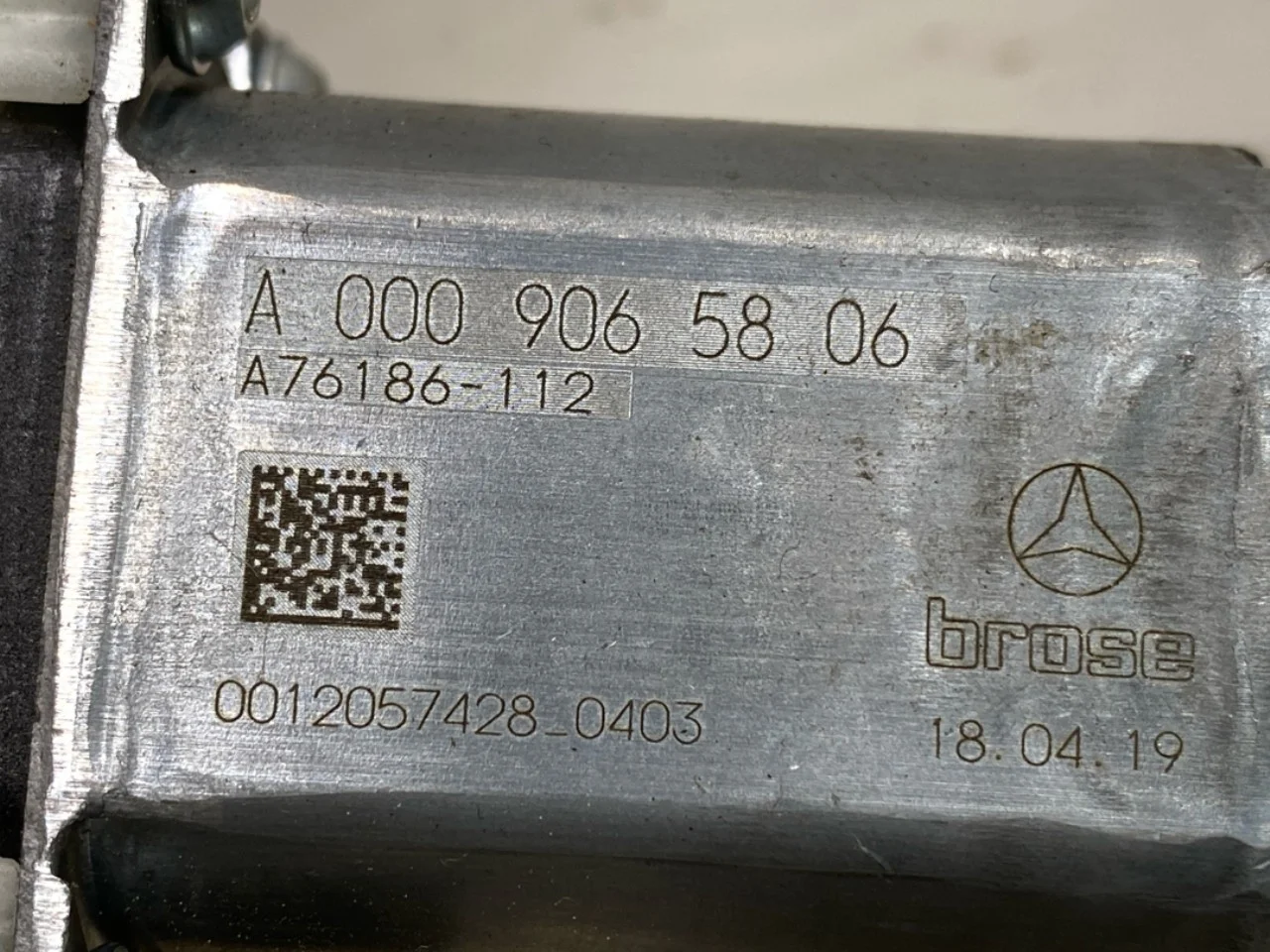 Mercedes EQC 2020- Ablakemelő motor nézet 4