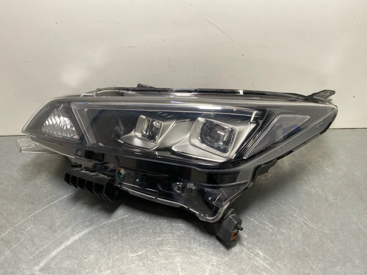 Nissan LEAF 2017-24 Fényszóró, bal