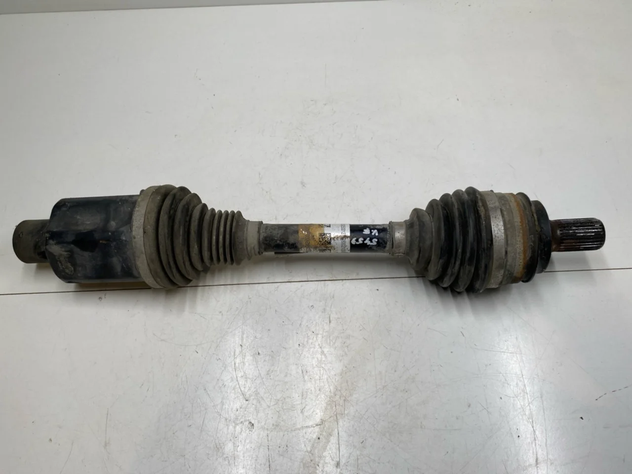 Mercedes EQC 2020- Front left driveshaft view 2