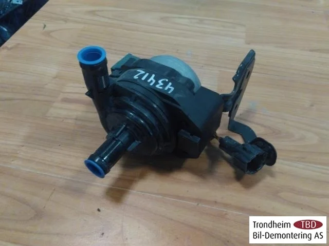 Nissan LEAF 2017-24 Circulation pump view 2