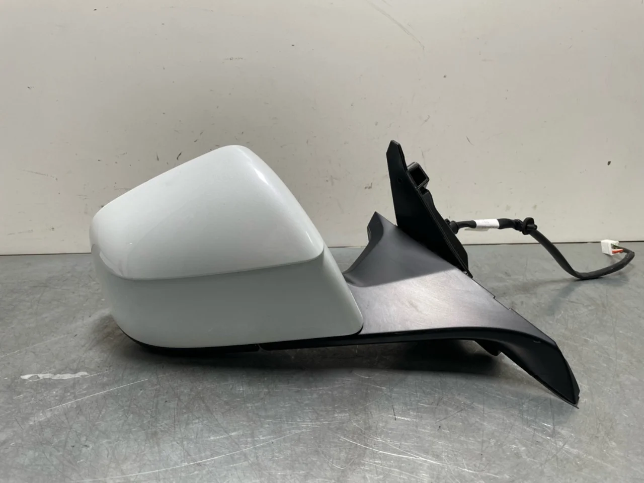 Tesla MODEL Y 2021- Right mirror, electrically adjustable