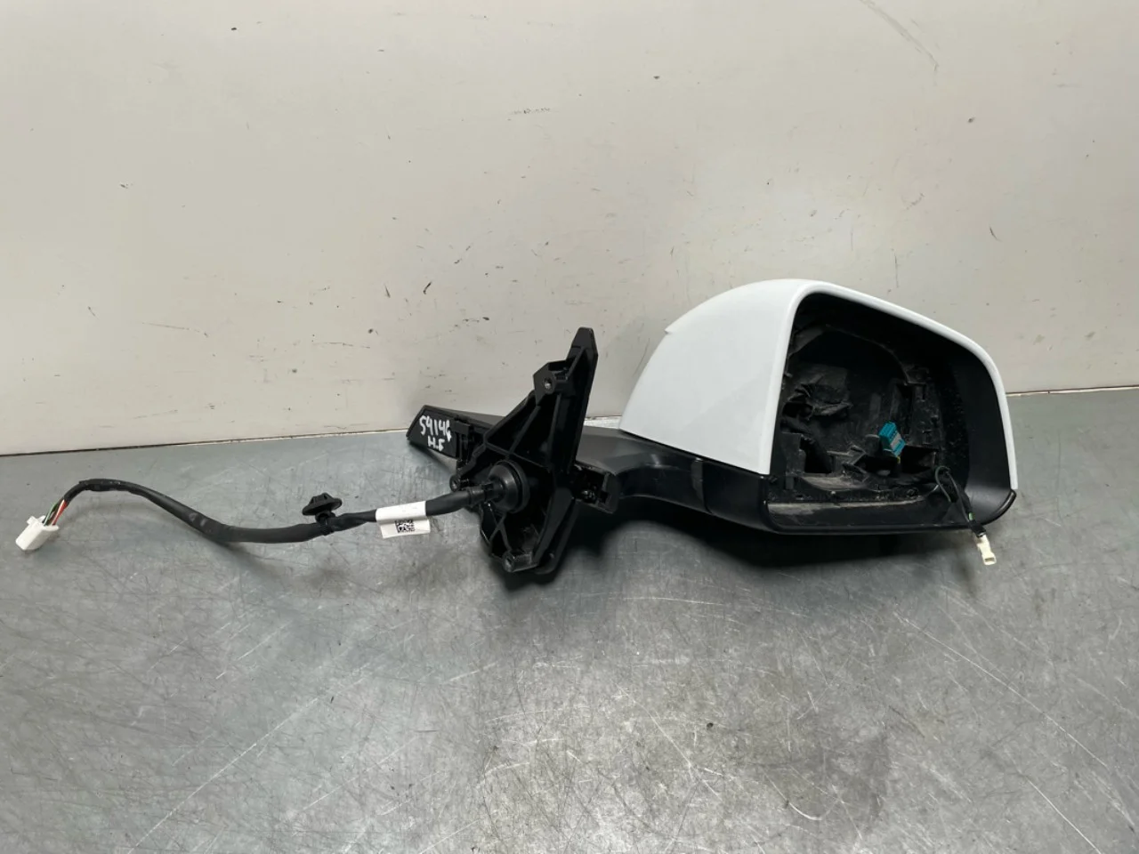 Tesla MODEL Y 2021- Right mirror, electrically adjustable view 3