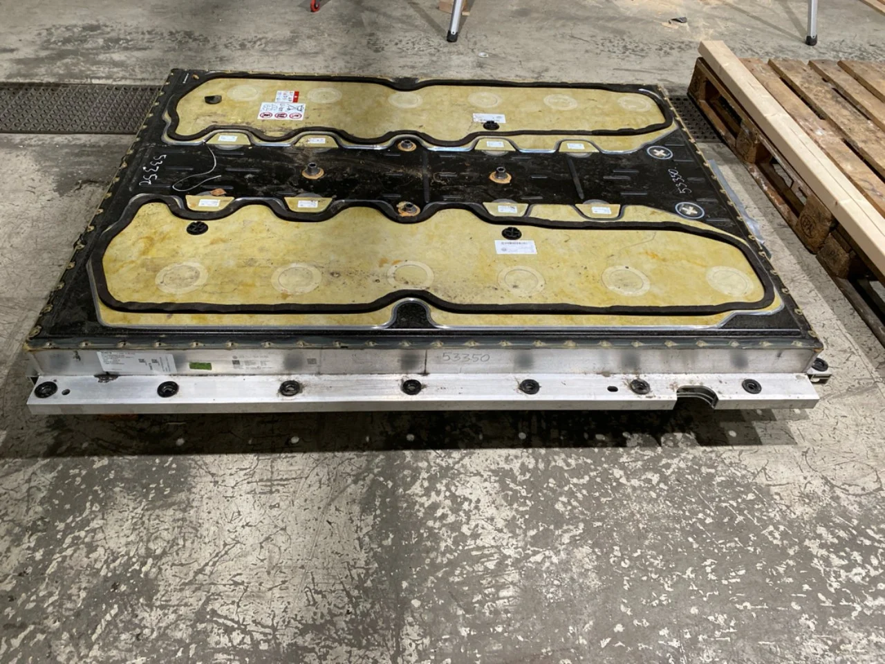 Ford EXPLORER ELECTRIC 2024- High-voltage battery view 4