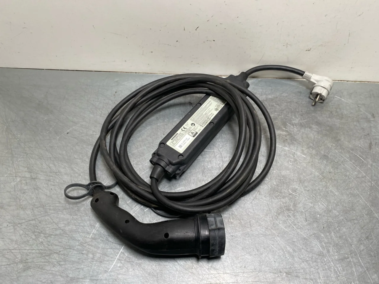 Nissan LEAF 2017-24 Battery charger view 2