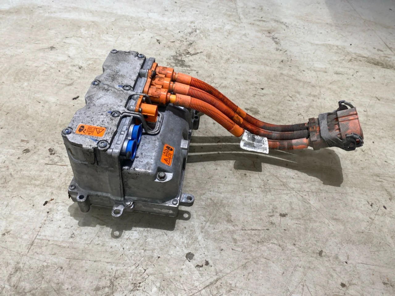 Fiat 500 2007->>24 Battery charger view 2