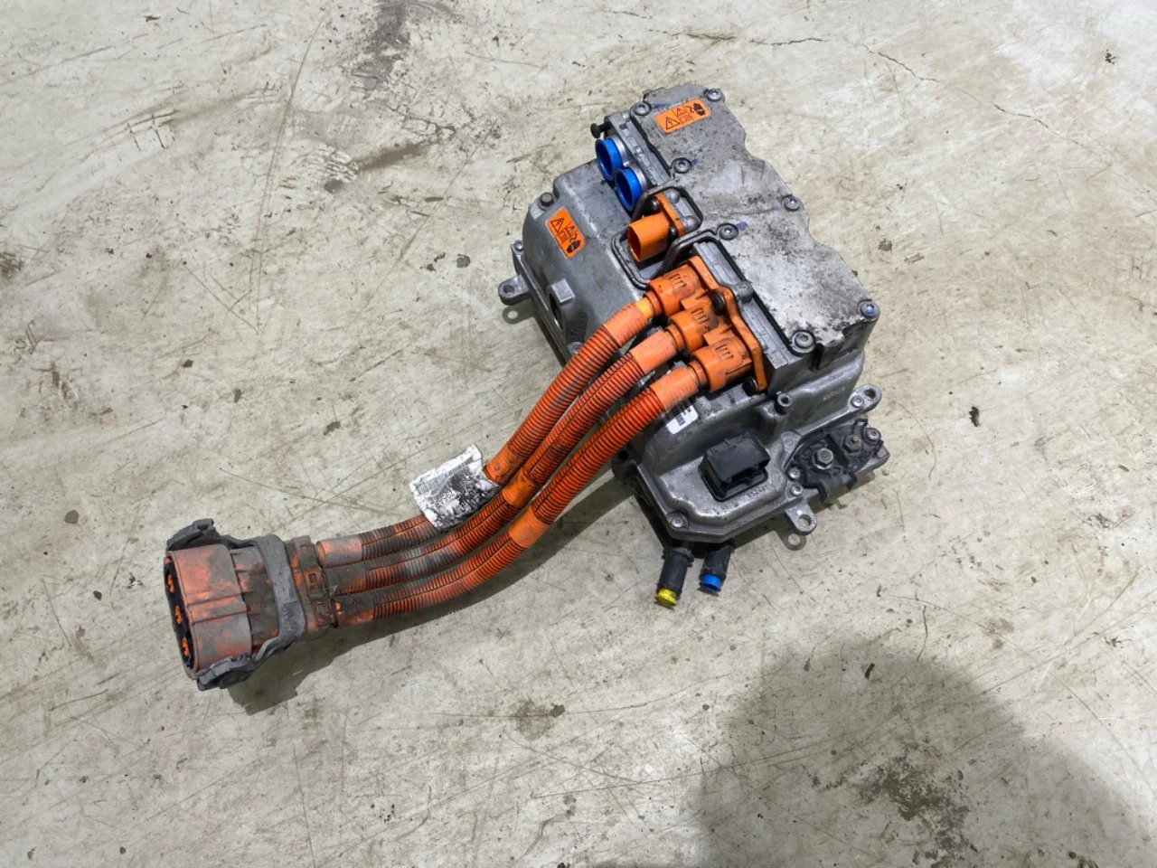 Fiat 500 2007->>24 Battery charger view 3