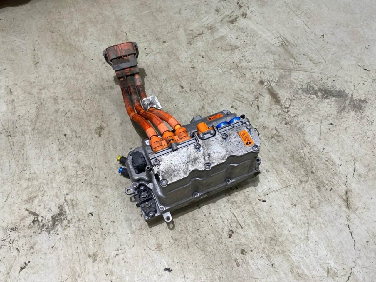 Fiat 500 2007->>24 Battery charger view 4