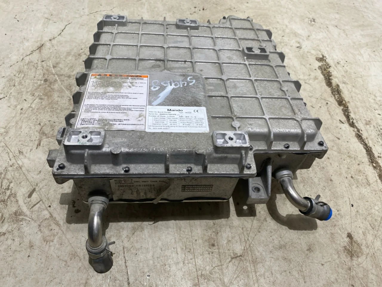 Kia SOUL 2009- Battery charger view 2