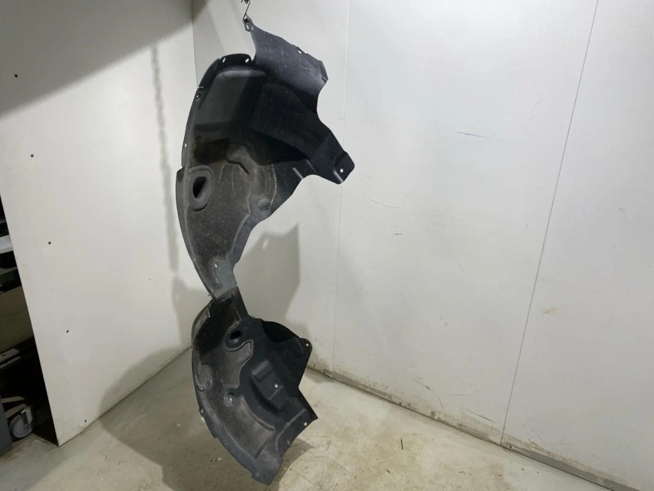 Tesla MODEL 3 2024- Belső sárvédő (kerékjárati) nézet 4