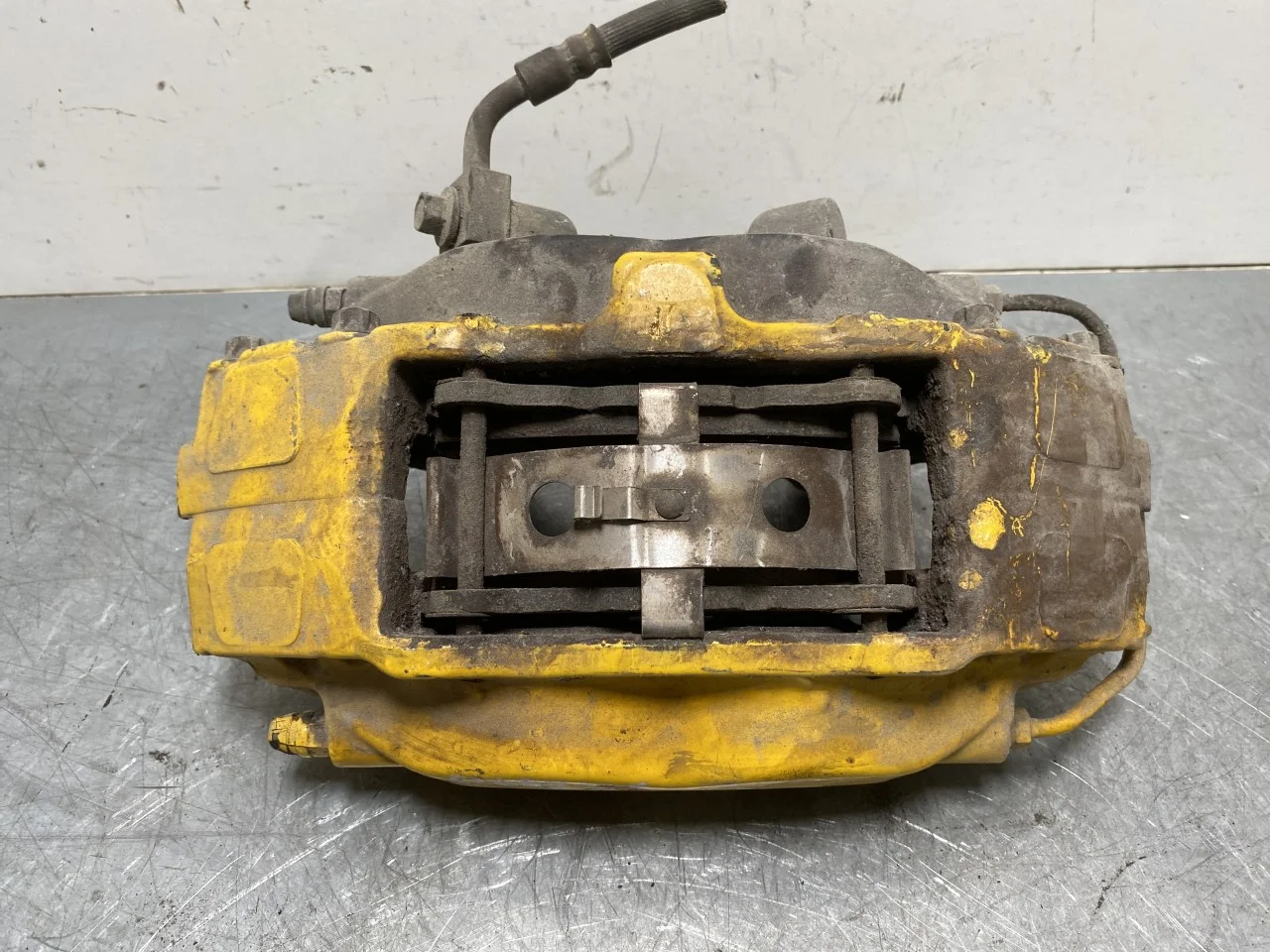 Tesla MODEL S 2013- Front left brake caliper