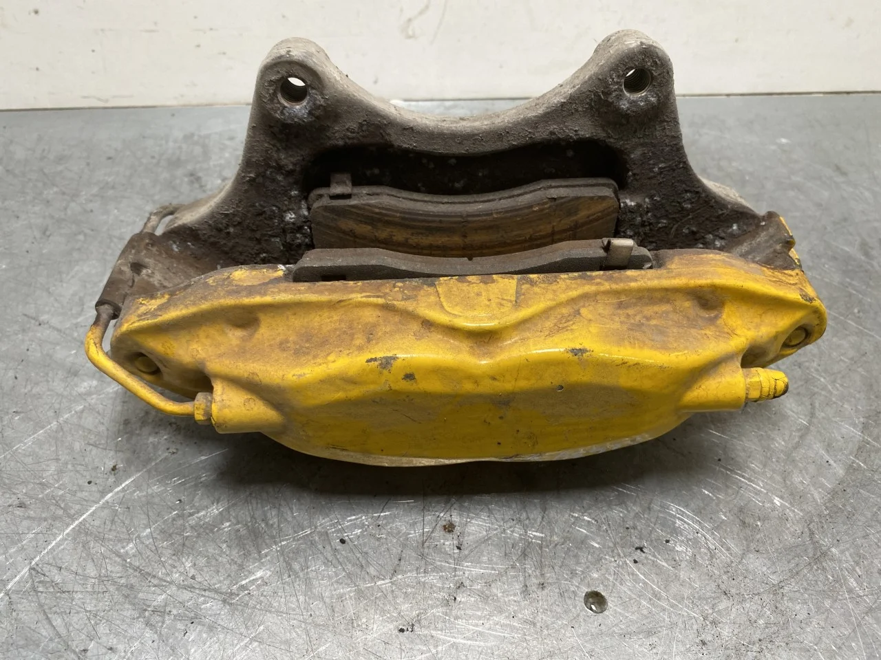 Tesla MODEL S 2013- Front left brake caliper view 2