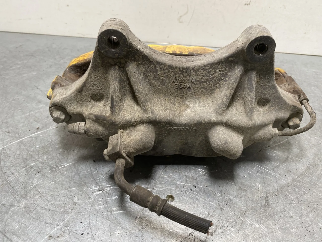 Tesla MODEL S 2013- Front left brake caliper view 3