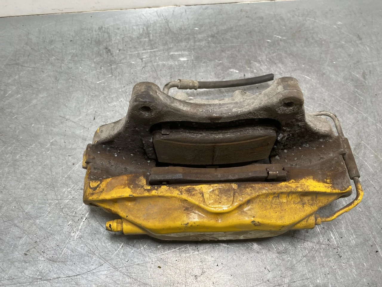 Tesla MODEL S 2013- Front right brake caliper view 3