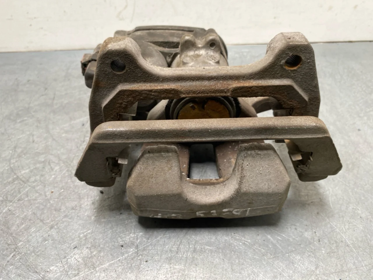 Tesla MODEL 3 2017--> Rear right brake caliper view 3