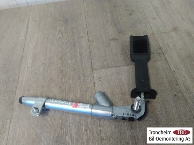 Tesla MODEL S 2013- Seat belt buckle / anchor