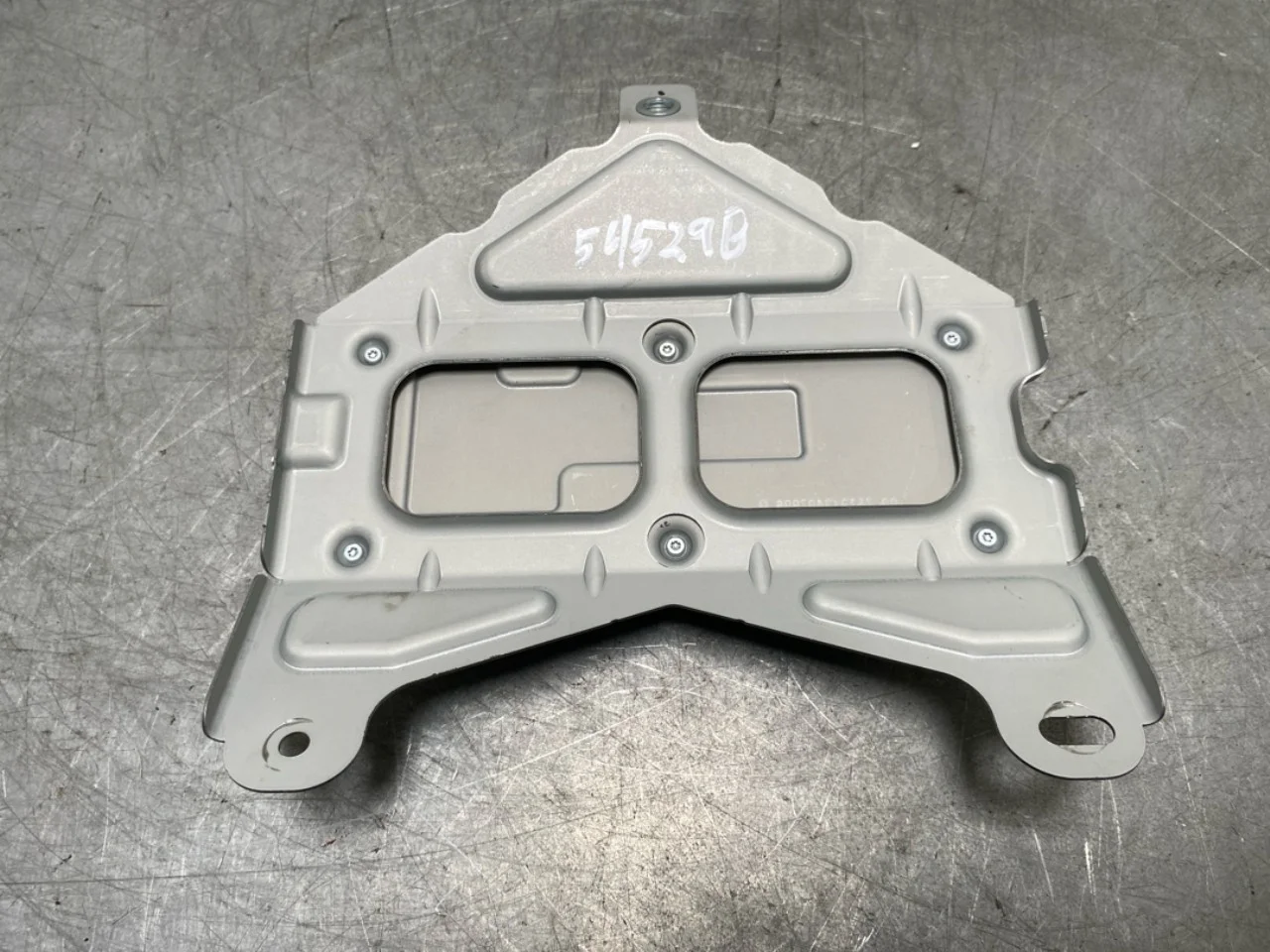 Tesla MODEL Y 2021- Amplificator antenă vedere 3