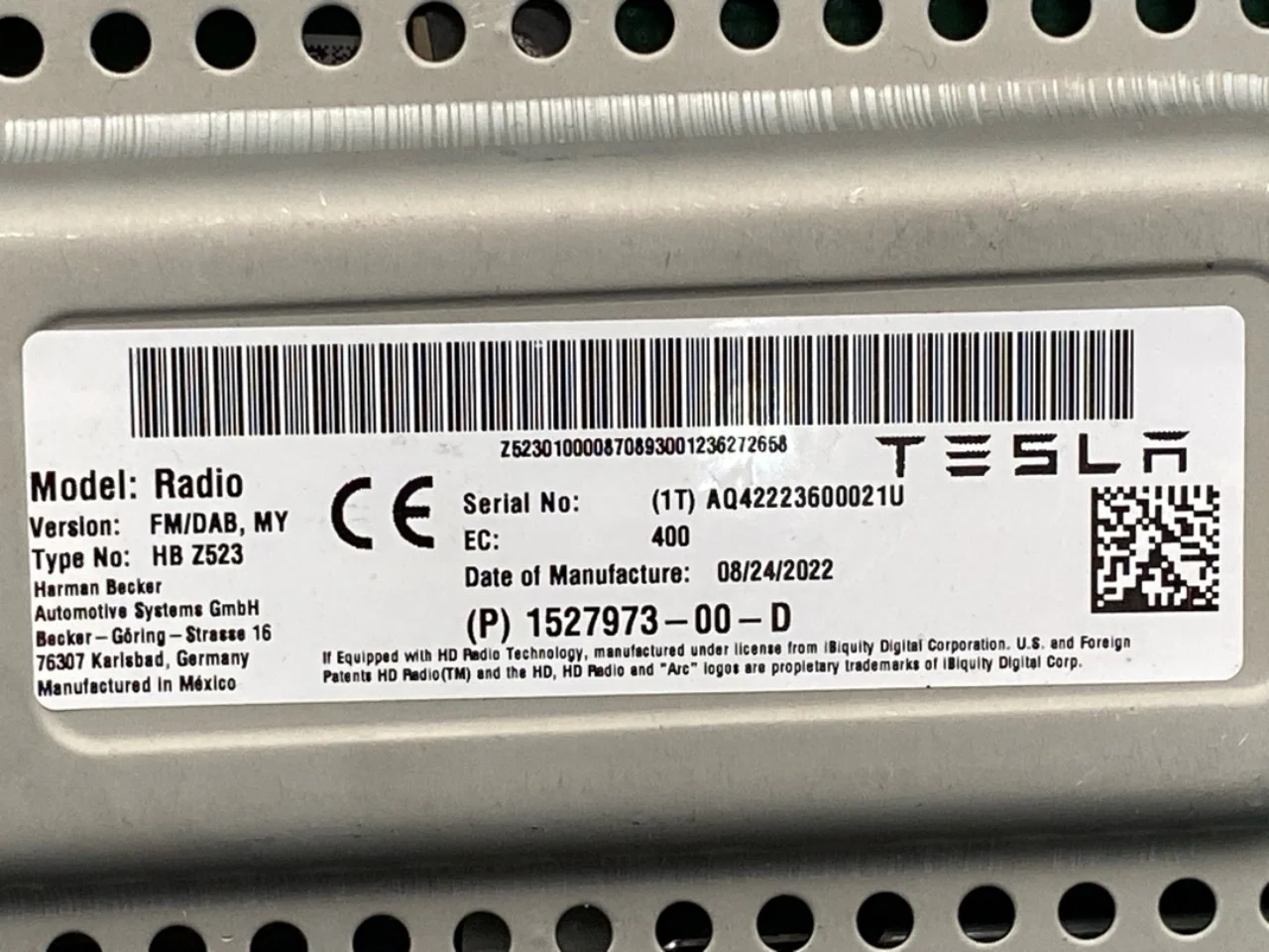 Tesla MODEL Y 2021- Amplificator antenă vedere 4