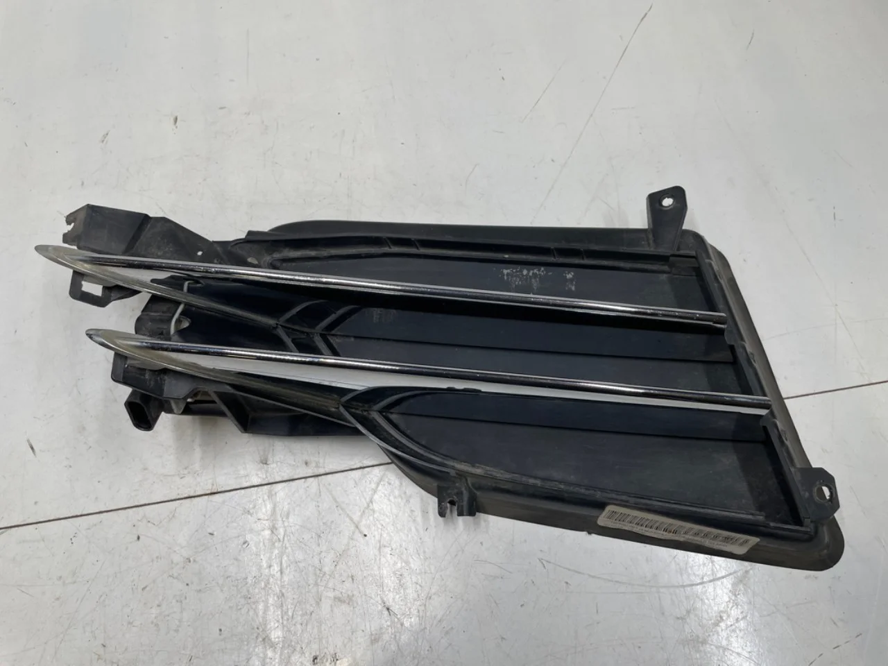 Tesla MODEL S 2013- Grille, right section view 2