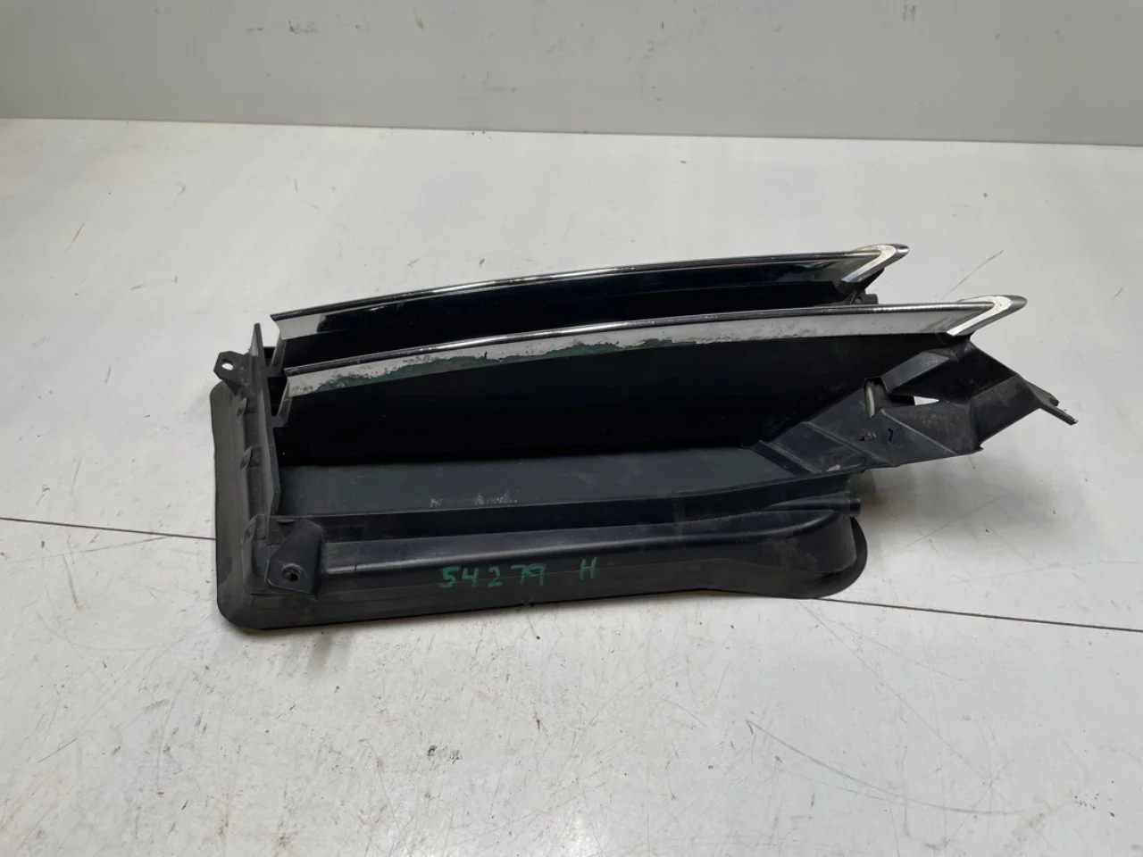 Tesla MODEL S 2013- Grille, right section view 3