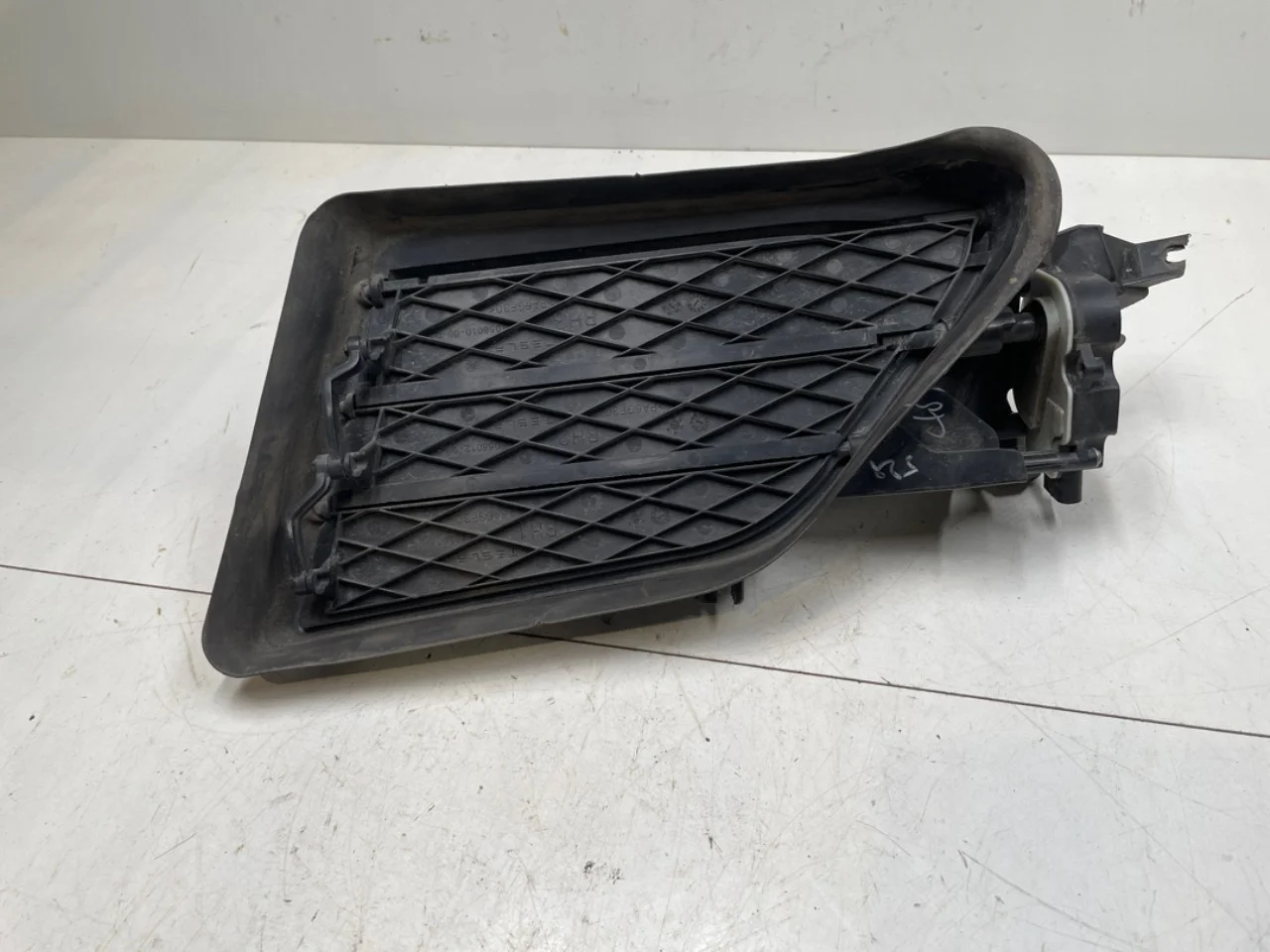 Tesla MODEL S 2013- Grille, right section view 4