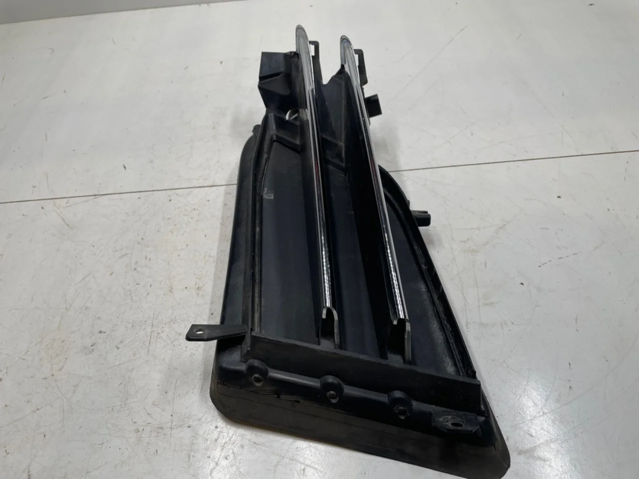 Tesla MODEL S 2013- Grille, left section view 2