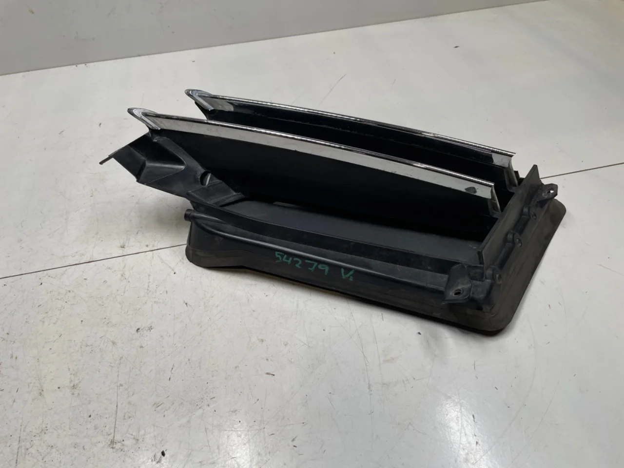 Tesla MODEL S 2013- Grille, left section view 3