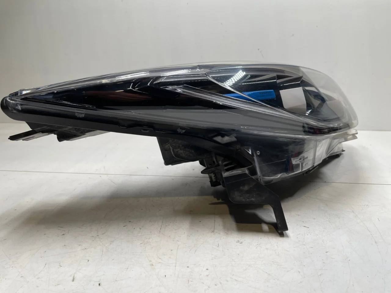 Renault ZOE/E- TECH 2013--> Right headlight view 4