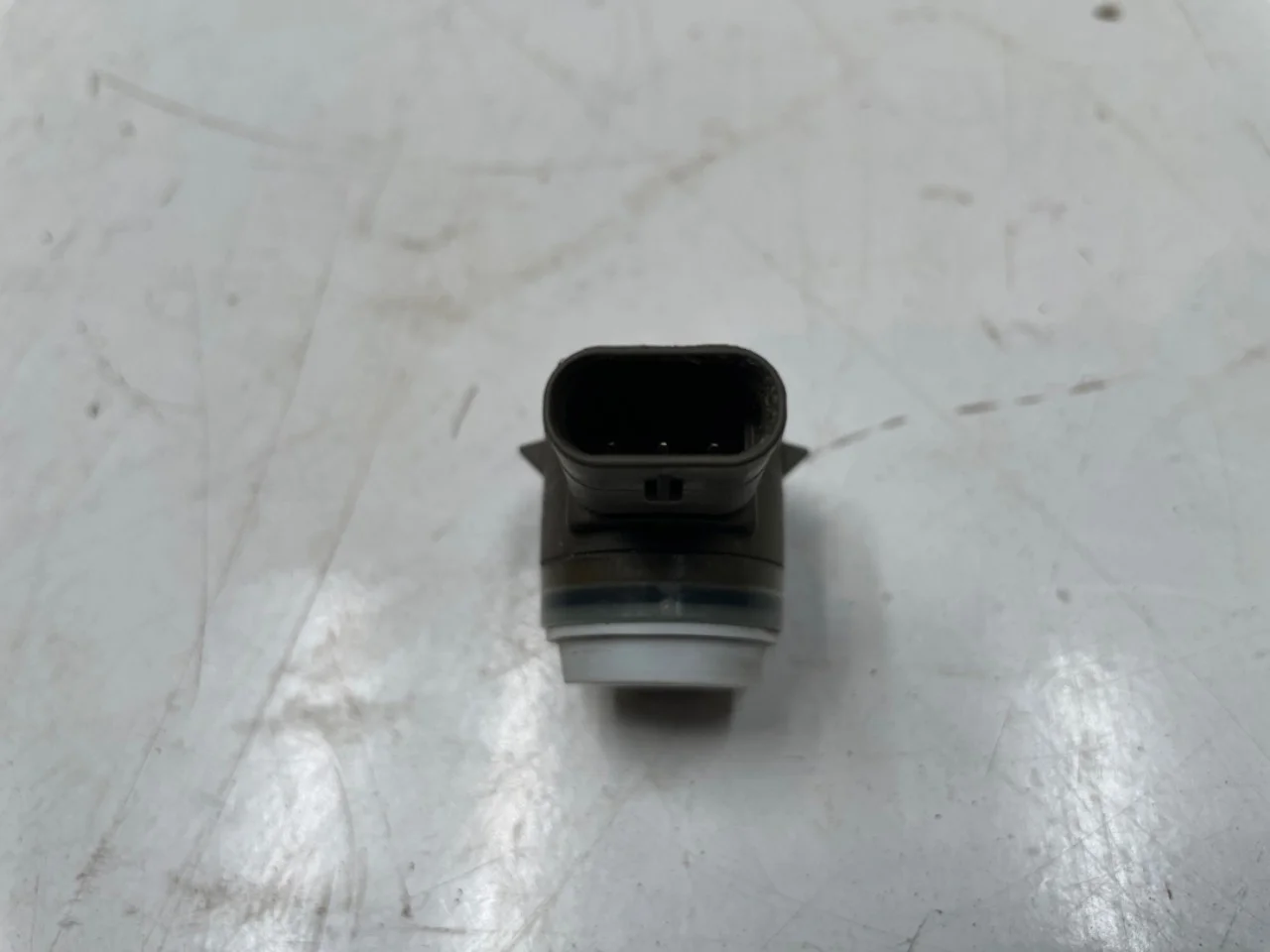 Tesla MODEL S 2013- Front parking sensor view 3