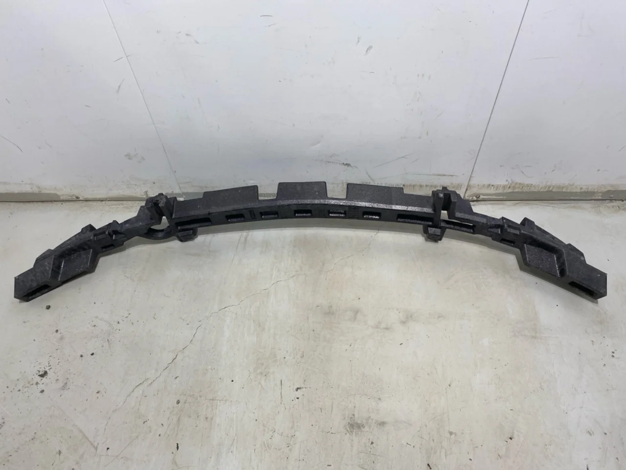 Mercedes EQC 2020- Bumper impact absorber, front view 4