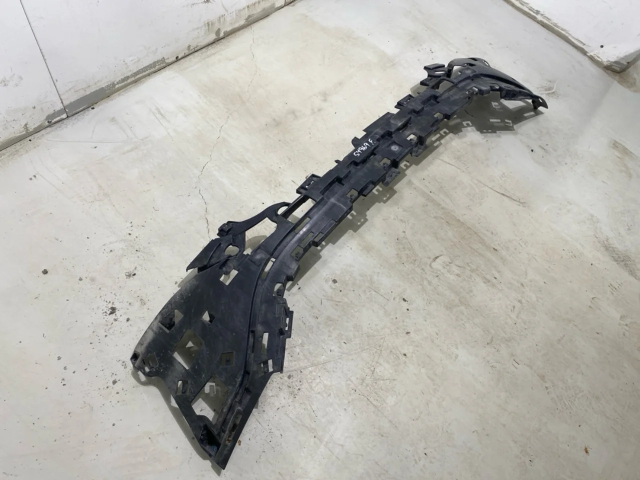 Mercedes EQC 2020- Front bumper view 2