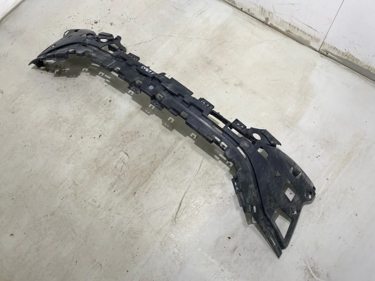 Mercedes EQC 2020- Front bumper view 3