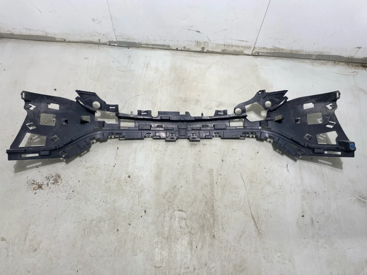 Mercedes EQC 2020- Front bumper view 4