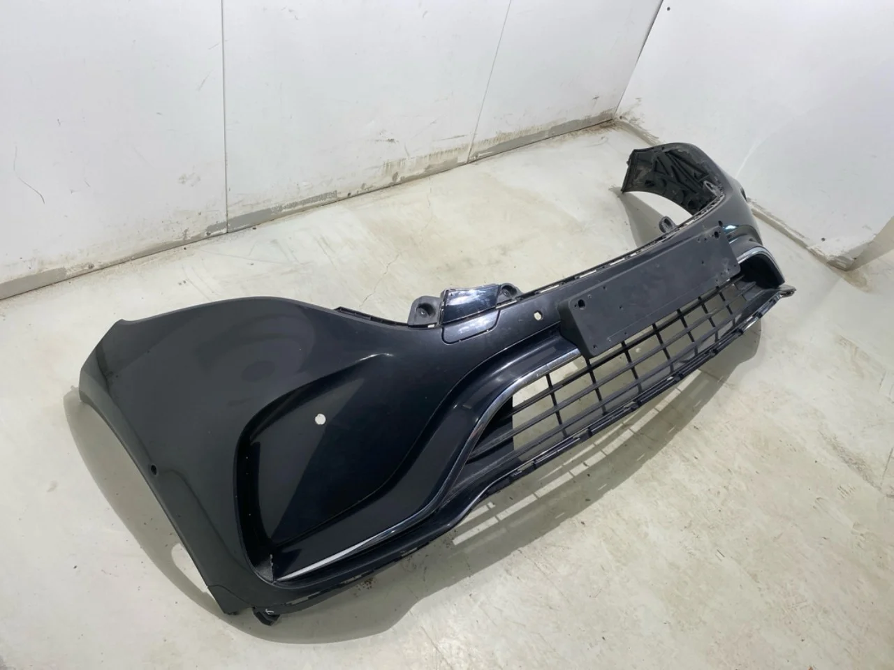 Mercedes EQC 2020- Front bumper view 2