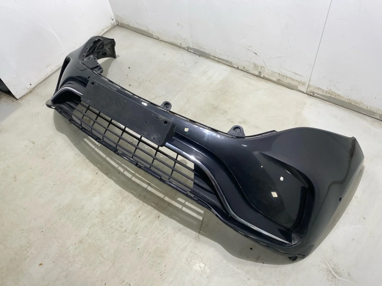Mercedes EQC 2020- Front bumper view 3